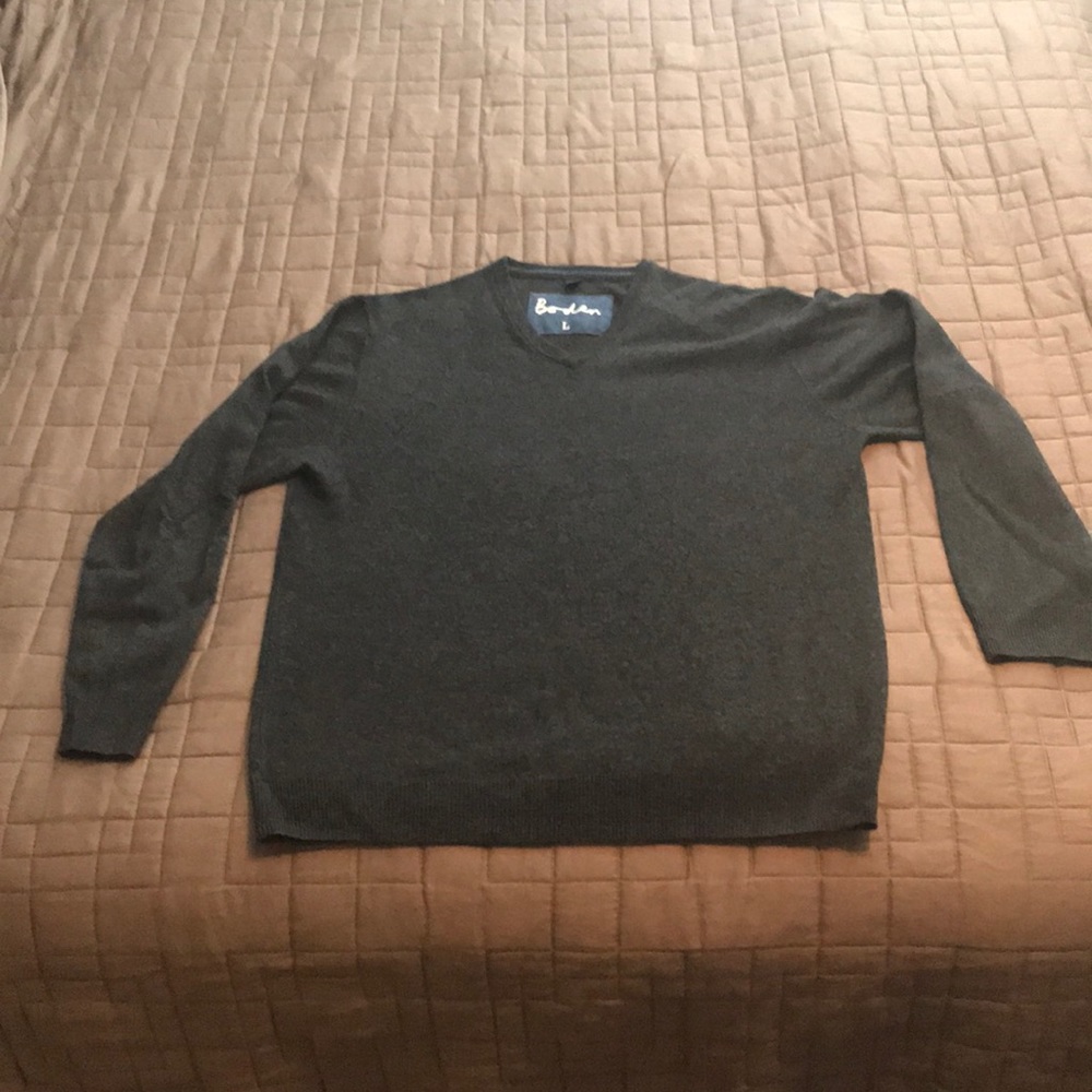 Charcoal gray men’s Boden v neck sweater